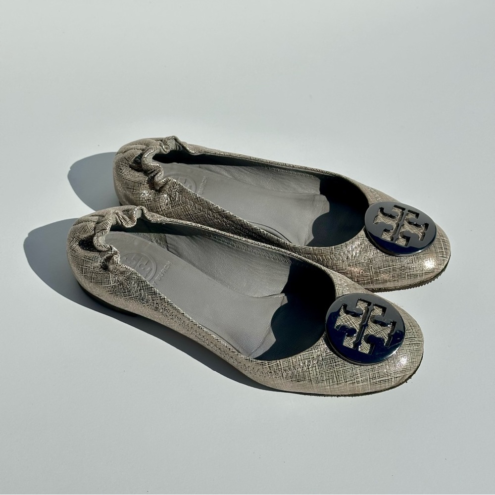 Tory Burch Reva Ballet Flats Silver Pewter Leather Large Silver Medallion